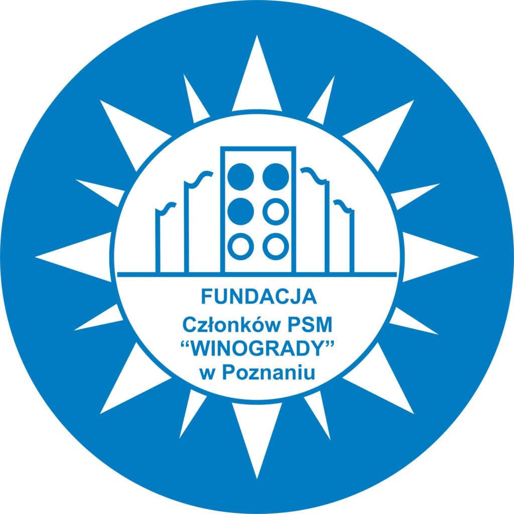 Bloki mieszkalne narysowane w słońcu. Pod blokami podpis Fundacja Członków PSM "Winogrady" w Poznaniu