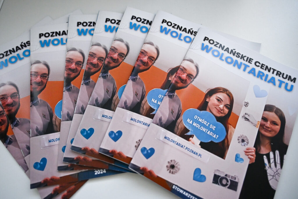 Kilka broszur Poznańskiego Centrum Wolontariatu