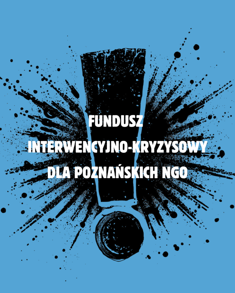 Grafika: na niebieskim tle czarny duży wykrzyknik, za nim rozbryźnięte linie. Na nim biały napis: fundusz interwencyjno-kryzysowy dla poznańskich ngo